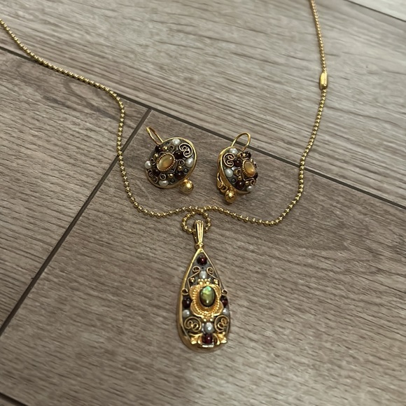 Michal Golan Collection - Picture 2 of 5